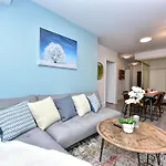 Blue Jays Aparment
