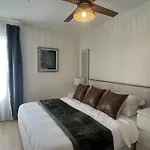 Chic 2 Bedroom With Parking