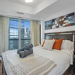 Cozy Unit Near Scotiabank Arena, Mtcc & Rogers Centre