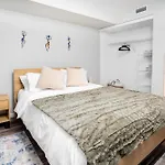 Downtown-Cozy Modern 1Br Condo - Near Lake, Parks & Transit