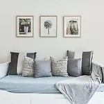 Bremner Apartment
