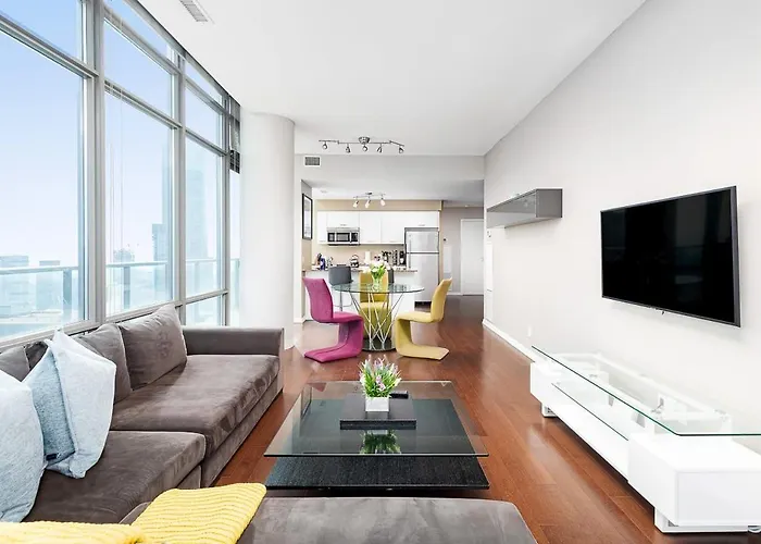 Penthouse Overlooking Dt Toronto Free Parking