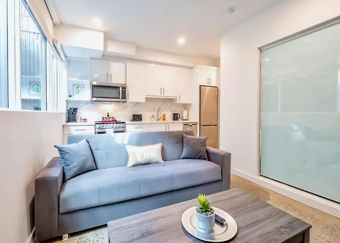 Spacious 2Br Apartment - Regent Park Near Downtown