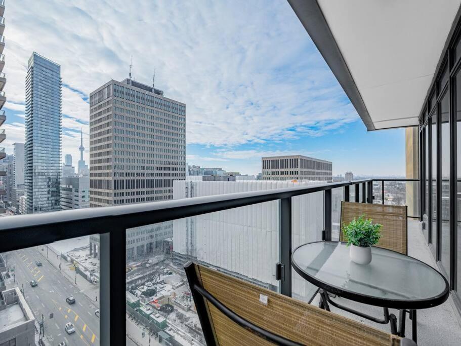 Luxury On Bay Street Apartment *