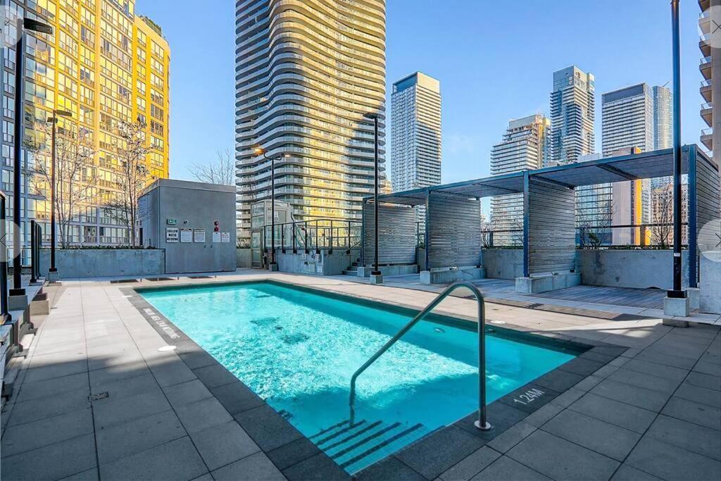 Luxury On Bay Street