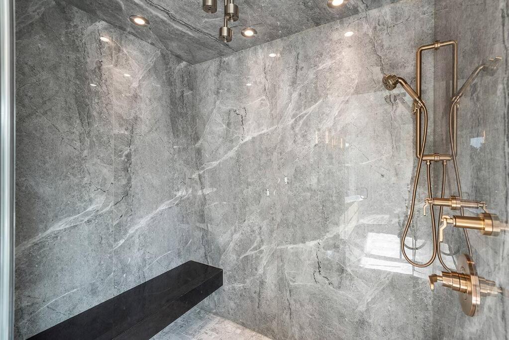 Luxury 6 Bedrooms With Spacious Indoor * Toronto