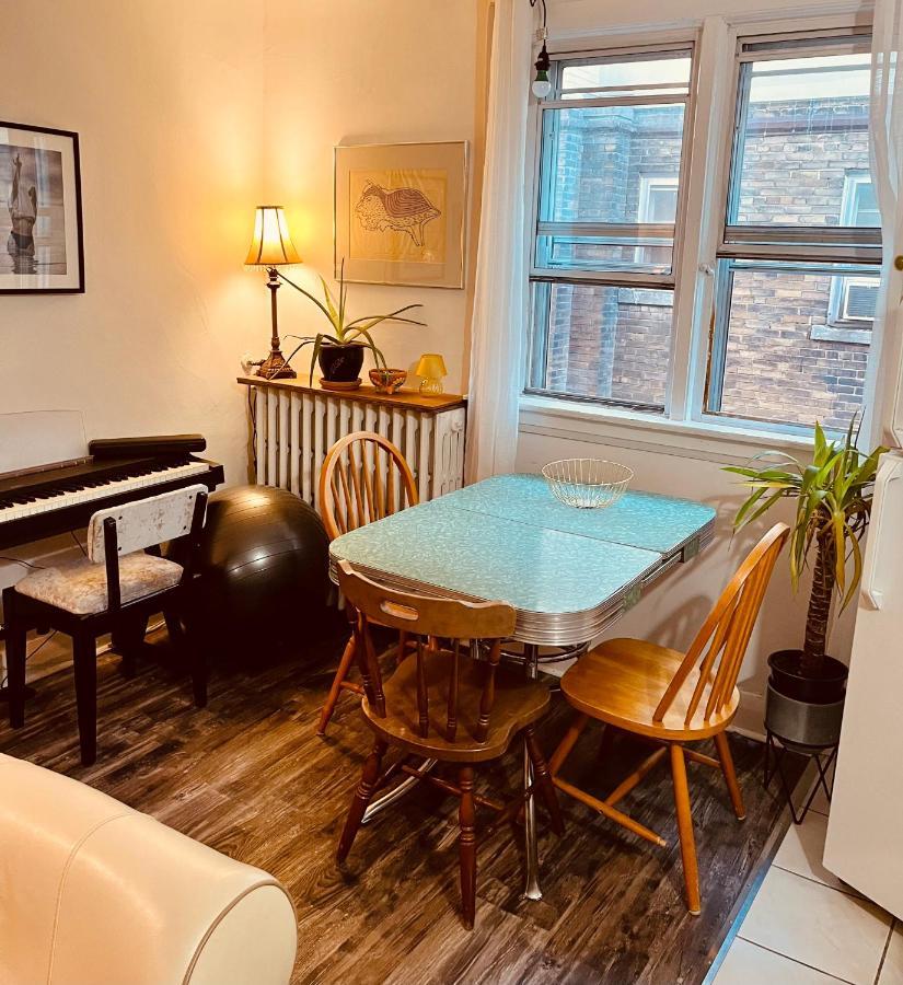 Hipster Studio In Little Italy Toronto