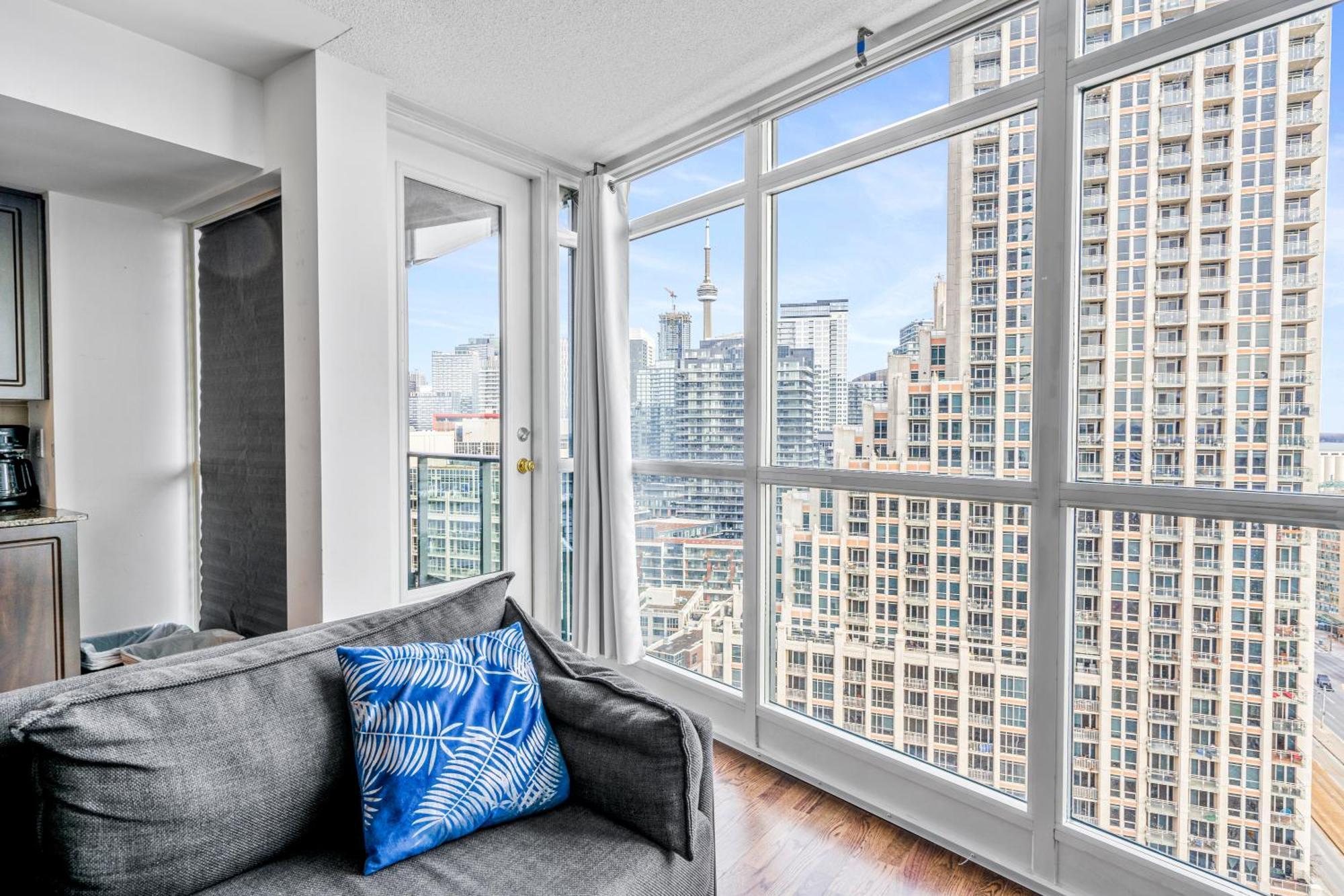 Downtown York Suites 1bdrm With Parking Apartment
