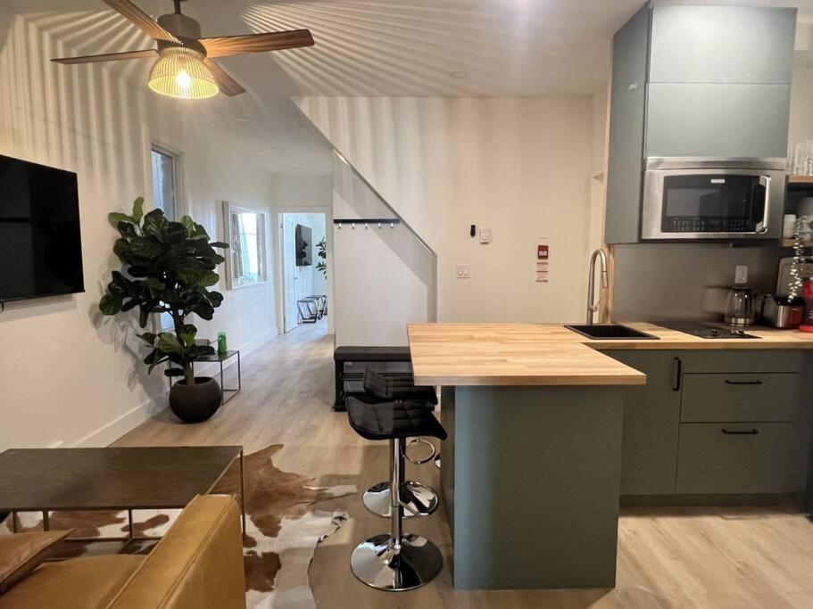Chic 2 Bedroom With Parking * Toronto