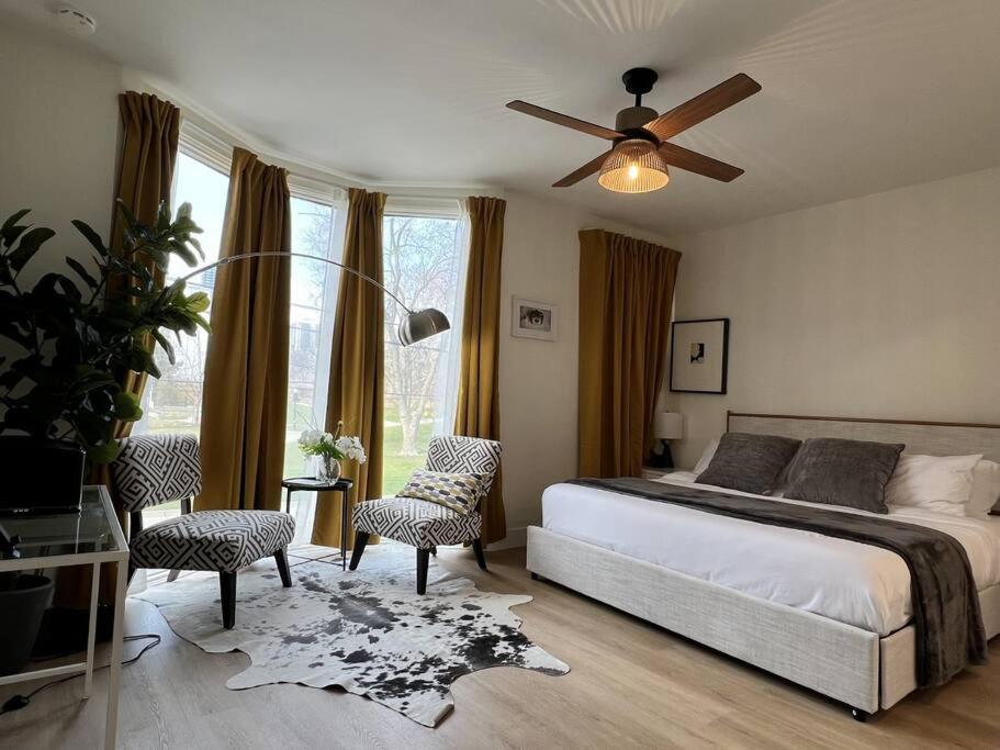 Chic 2 Bedroom With Parking Apartment *