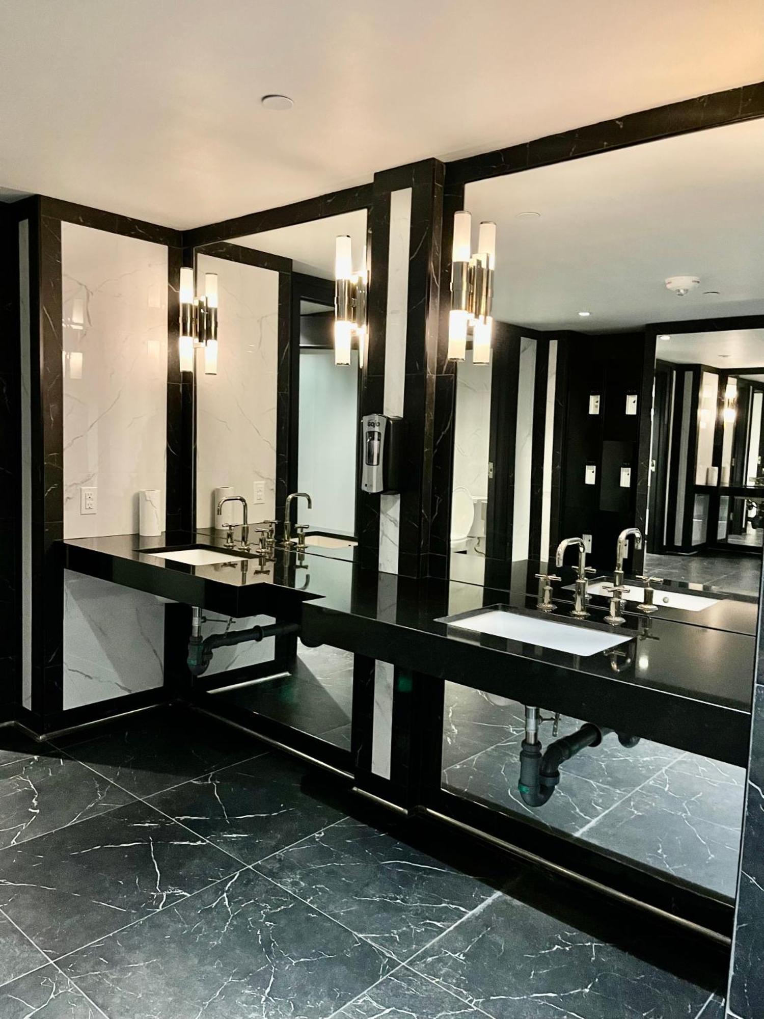Luxury On Bay Street Toronto