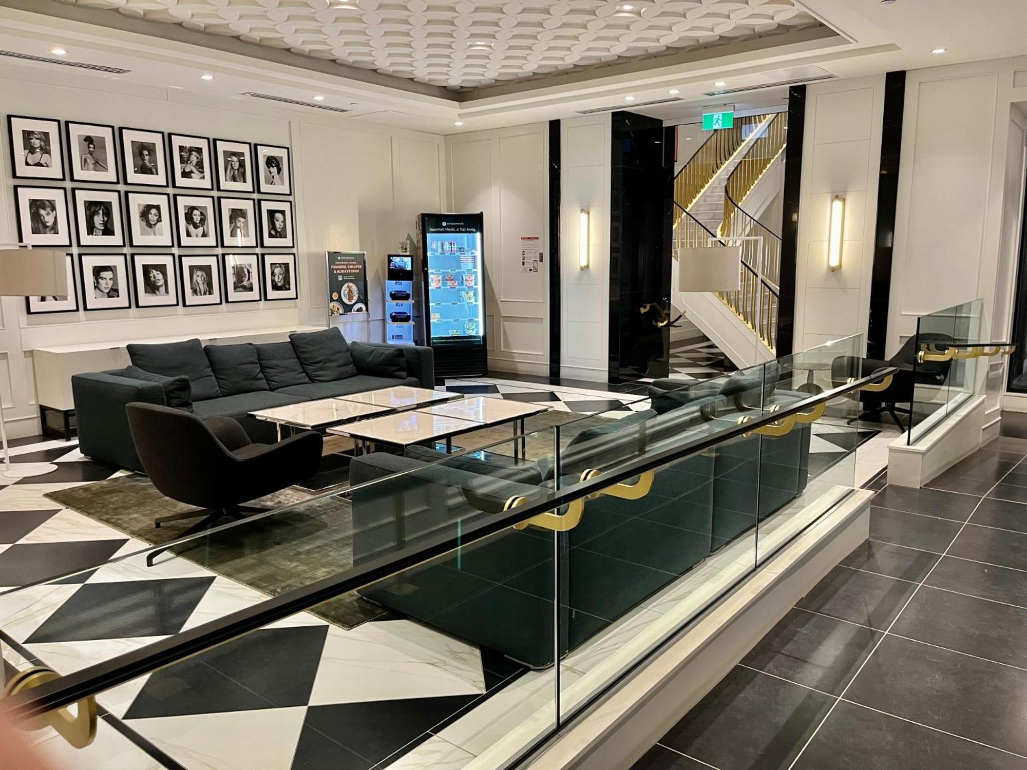 Luxury On Bay Street *
