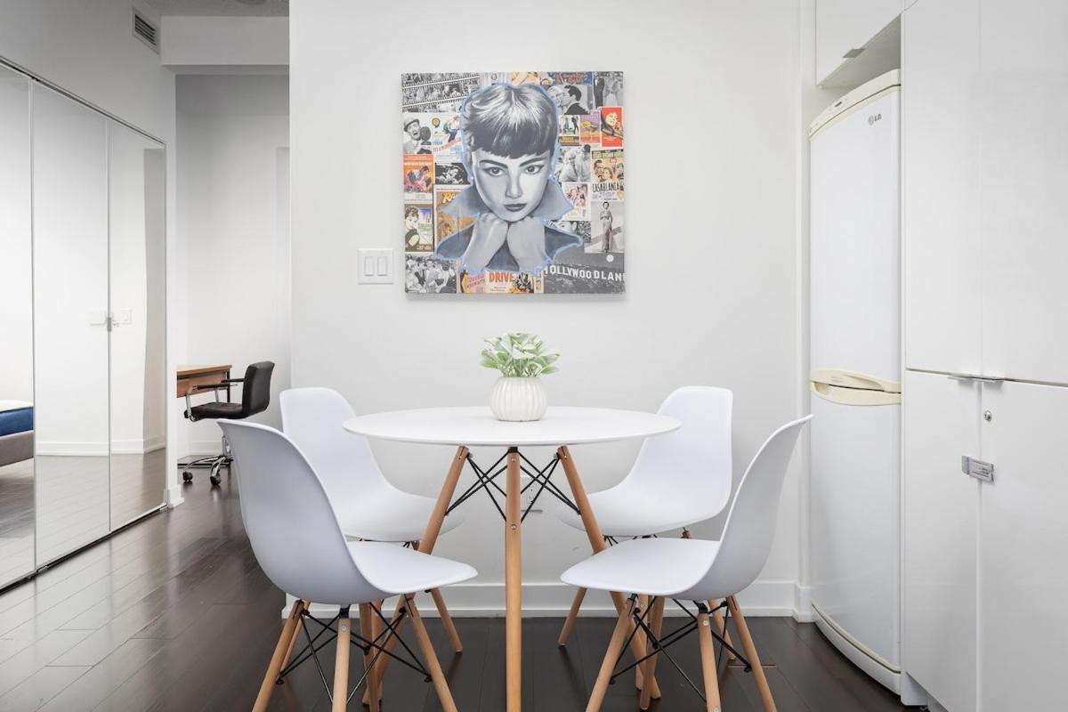 City Place Gem By Cn Tower Apartment