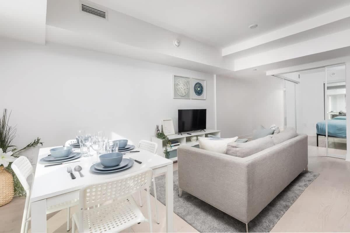 Practical Downtown 3 Beds Uoft Apartment