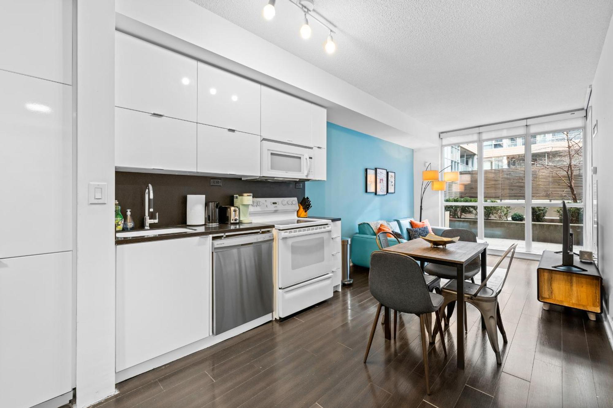 Charming 2br Near Cn Tower & Harbourfront *