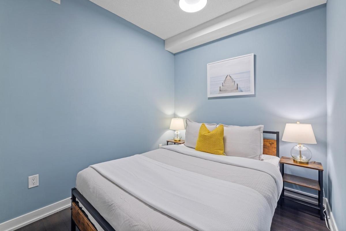 Apartment Rogers Centre Sleeps 6 *
