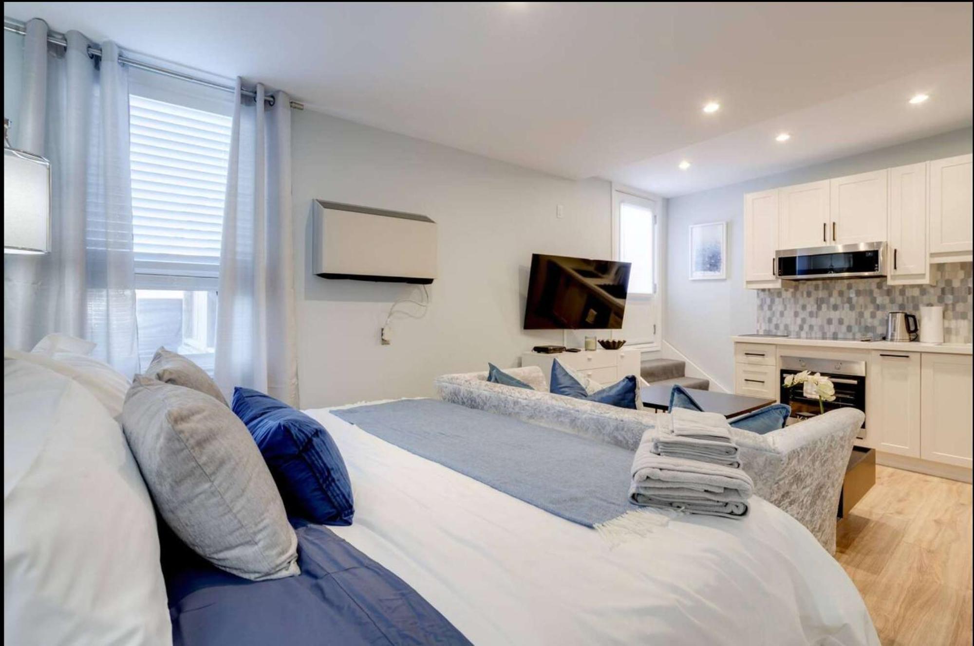 Casa Stylish With Patio In Leslieville Toronto