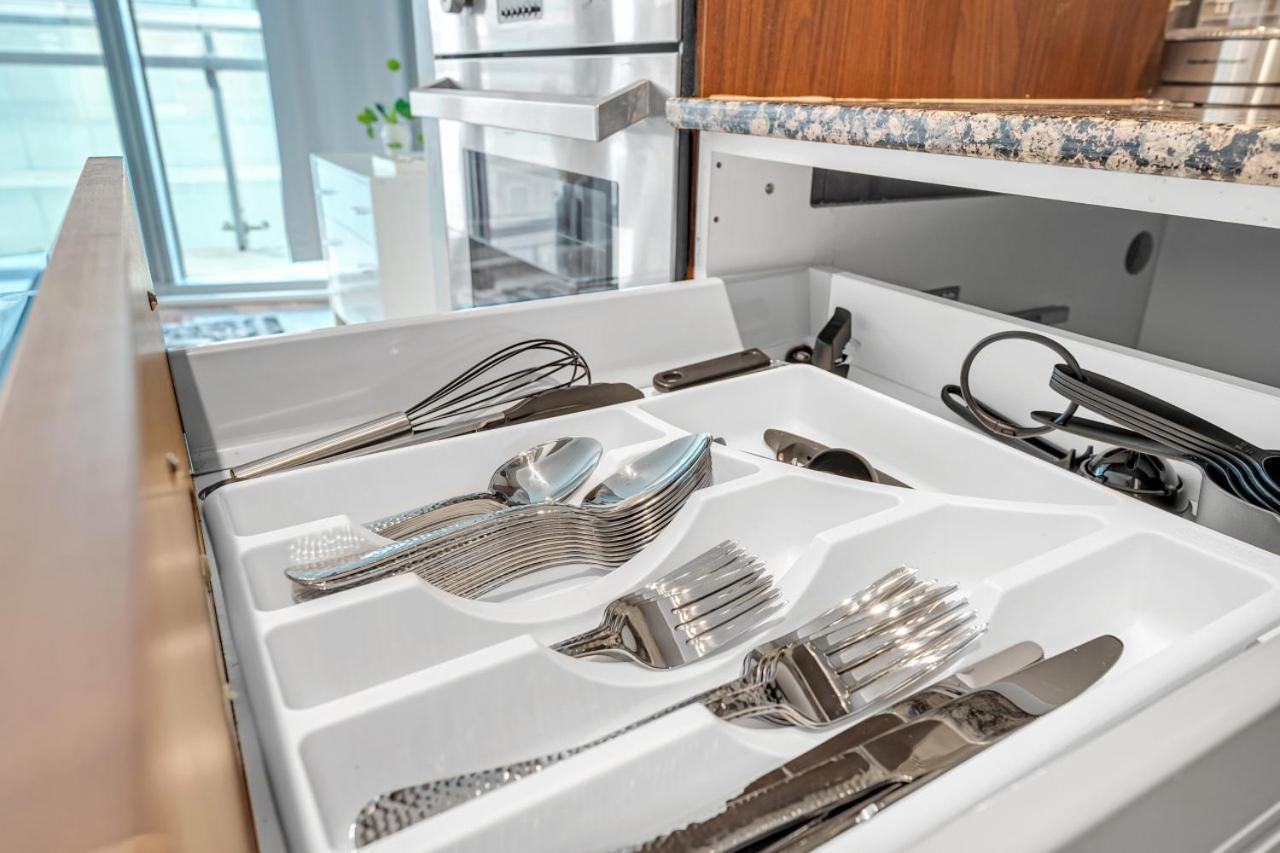 Cozy Unit Near Scotiabank Arena, Mtcc & Rogers Centre