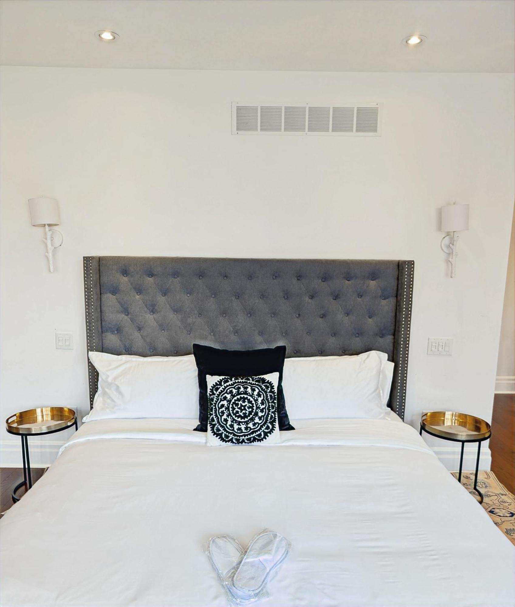 Hazelton Heritage Bed & Breakfast Toronto