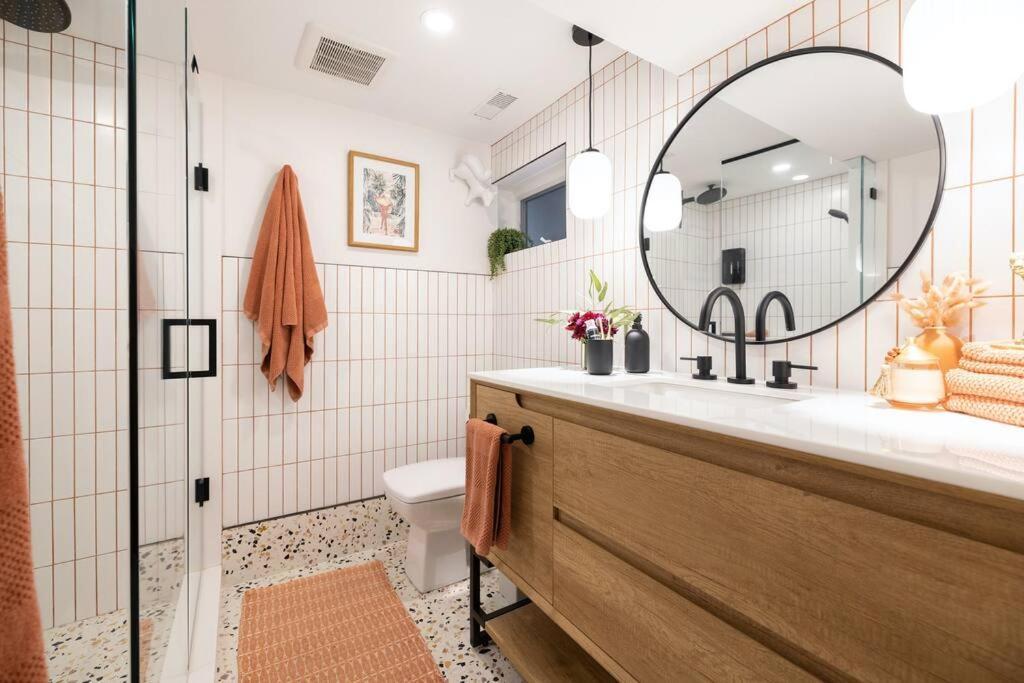 Professionally Designed 1-bedroom In Prime * Toronto