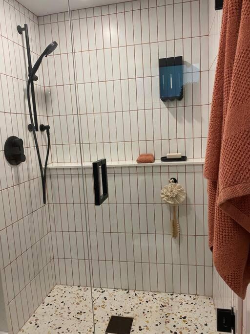 Apartment Professionally Designed 1-bedroom In Prime *