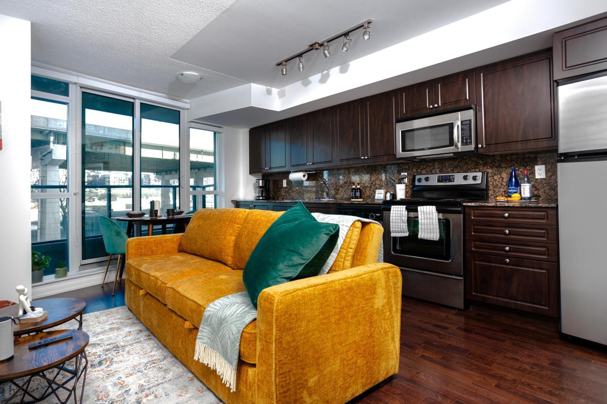 Downtown-cozy Modern 1br - Near Lake, Parks & Transit Apartment *