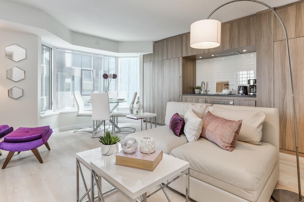 Enchantment In Yorkville Apartment *