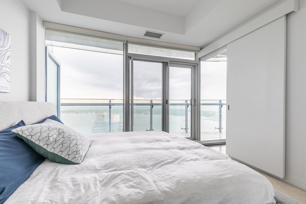 Executive Corner With Panoramic View Apartment Toronto