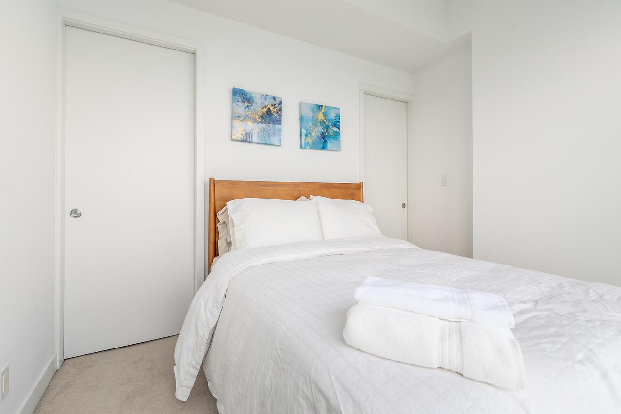 Executive Corner With Panoramic View * Toronto