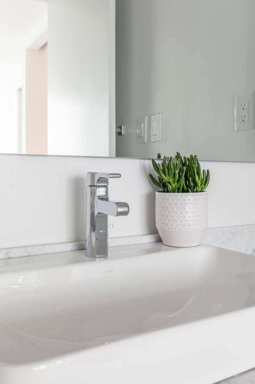 Executive Corner With Panoramic View Apartment Toronto