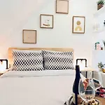 Cozy 1 Bedroom Laneway House Downtown Eastside