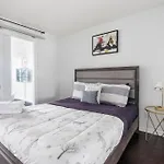 1 Bdrm Condo With Lakeshore Views Free Parking In Downtown Toronto