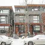 Globalstay Exclusive 4 Bedroom Townhouse In Downtown Toronto With Parking