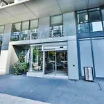 Upscale Downtown Toronto Condos By Cn Tower