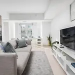 Central Downtown 1 And Den W 3 Beds Sleeps 4 By Uoft