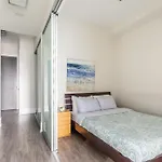 Spacious Condo W Stunning Views Of Downtown