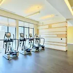 Spacious Condo W Stunning Views Of Downtown