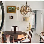 Cozy Private 1Bhk Apt On Main Floor
