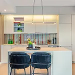 The Pinnacle Suites - Downtown Toronto Entertainment District