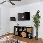 1Br Apartment Near Queen West