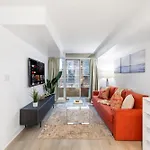 Modern Comfort 2-Br Downtown Toronto Getaway