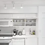 Modern Comfort 2-Br Downtown Toronto Getaway