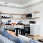 Large Victorian Sleeps 6 By Uoft