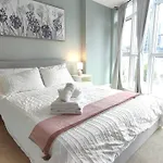 Condo-Walking Distance To Cn Tower, Rogers Centre, Scotiabank Arena