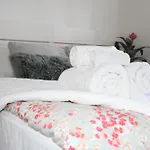 Serene Don River Retreat- 2Br Suite, Private Patio, Free Breakfast & Parking