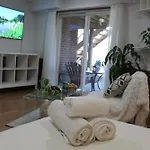 Serene Don River Retreat- 2Br Suite, Private Patio, Free Breakfast & Parking