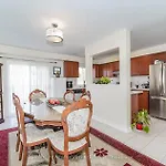 Cosy Room In Toronto With High Speed Internet- Close To City Centre