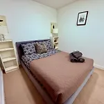 Downtown 4Br Townhouse Near Rogers Centre With Parking