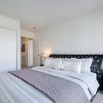 Downtown 4Br Townhouse Near Rogers Centre With Parking