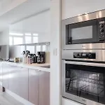 Bright & Stylish 2Br In Downtown With Lake View